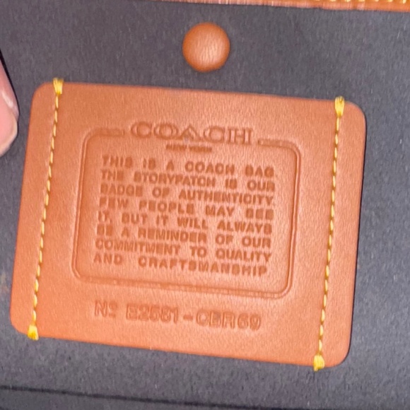 Coach Empire 40 in Loved Leather - Picture 5 of 5